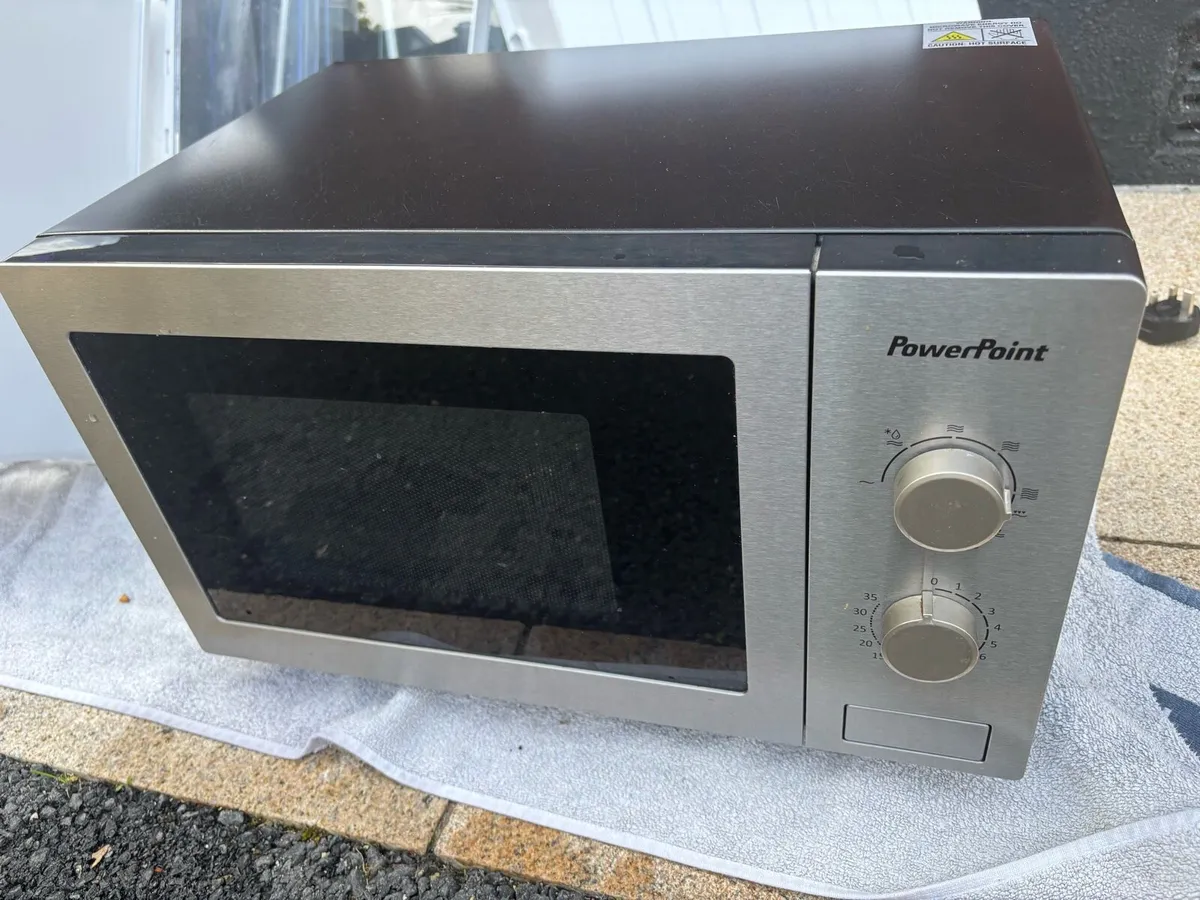 Fridge freezer ( Beko ) and microwave ( powerpoint - Image 4
