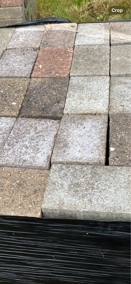 Paving bricks €2,800 the lot - Image 3