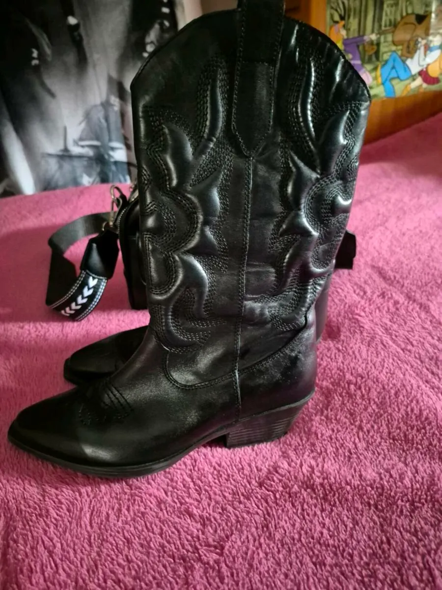 BOOTS 👢 - Image 2