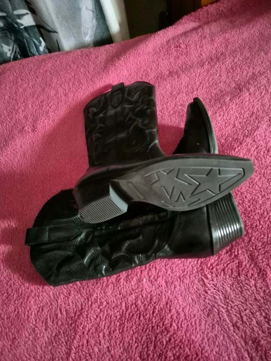 BOOTS 👢 - Image 3