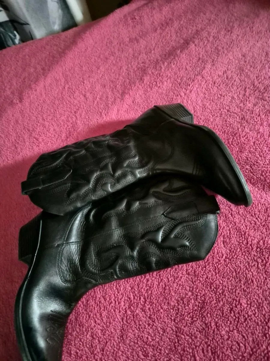 BOOTS 👢 - Image 4