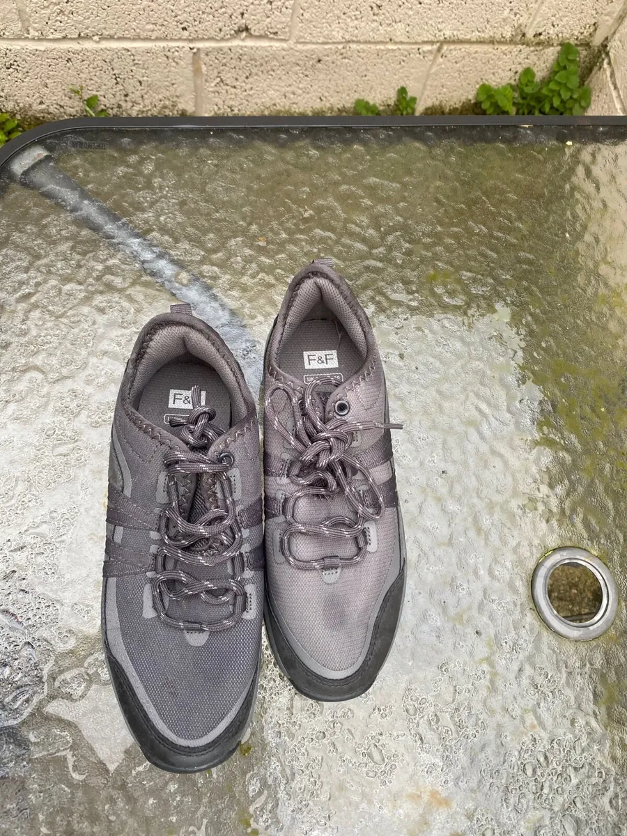Brand-new women’s shoes size 6