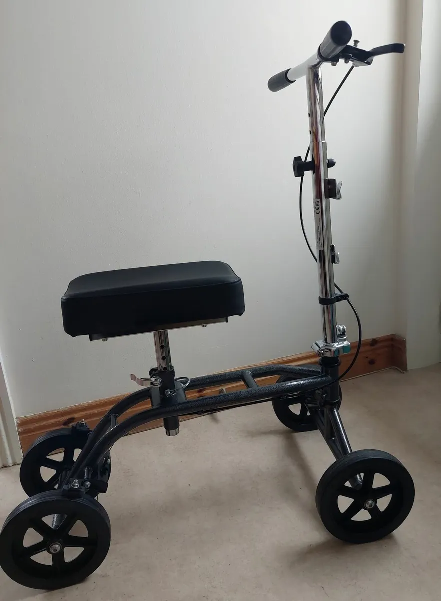 Folding Kneeling Quad Roller Walker/scooter - Image 3