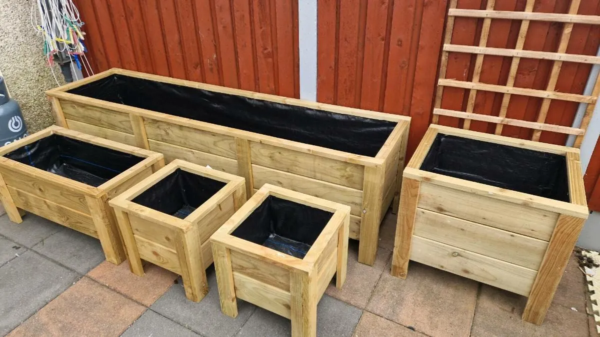 Set of planters - Image 4