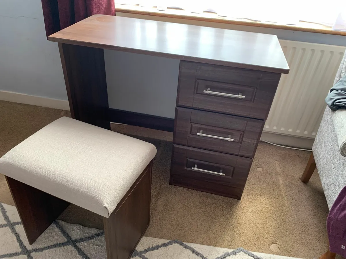 Dressing table with stool - Image 2