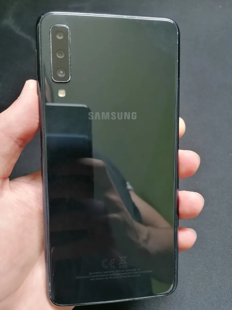 Samsung Galaxy A7 2018 – Unlocked, Good Condition - Image 3