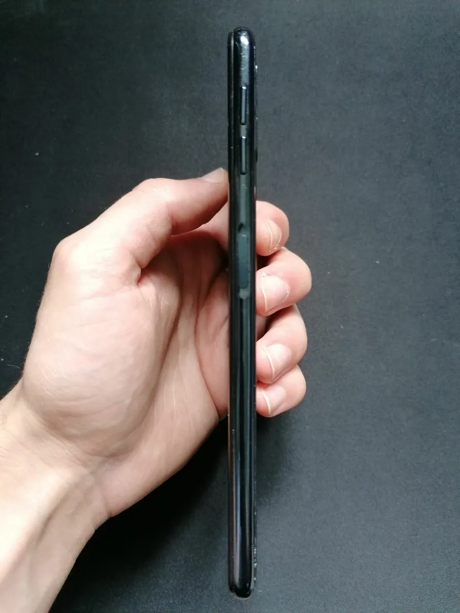 Samsung Galaxy A7 2018 – Unlocked, Good Condition - Image 4
