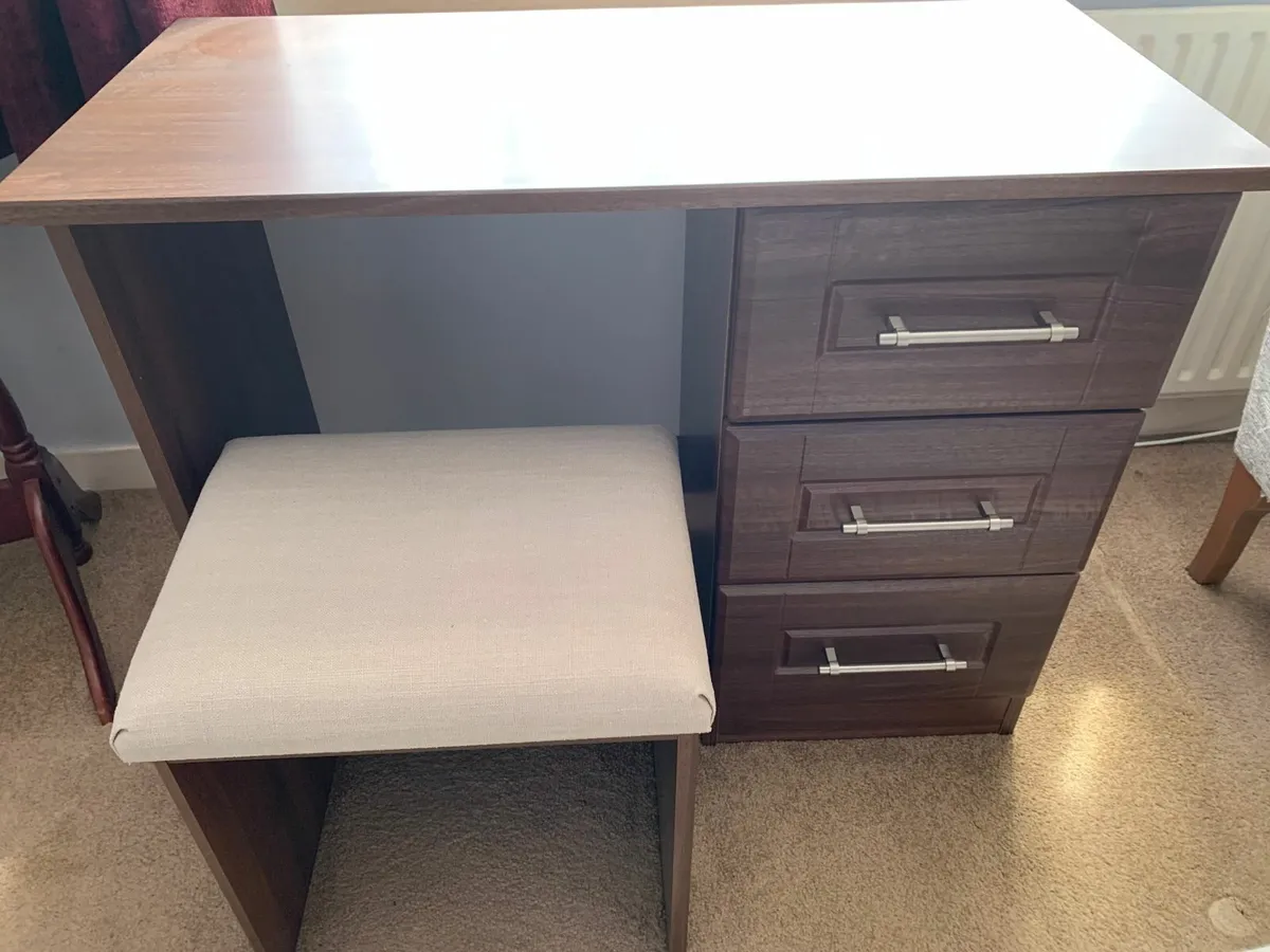 Dressing table with stool - Image 3
