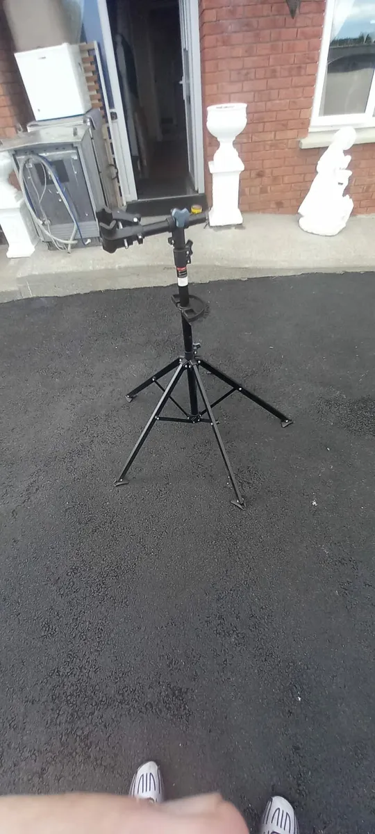 Bicycle repair stand - Image 3