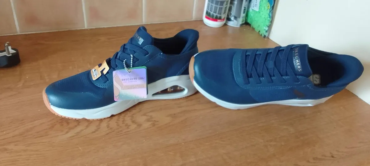 Sketcher Shoes Size 5 New with tags - Image 1