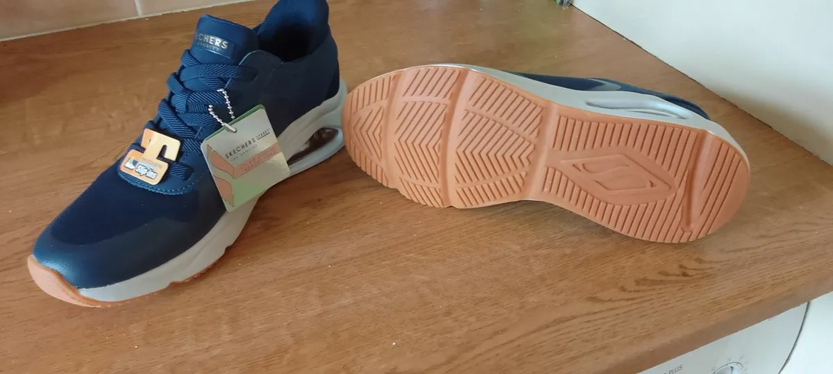 Sketcher Shoes Size 5 New with tags - Image 2