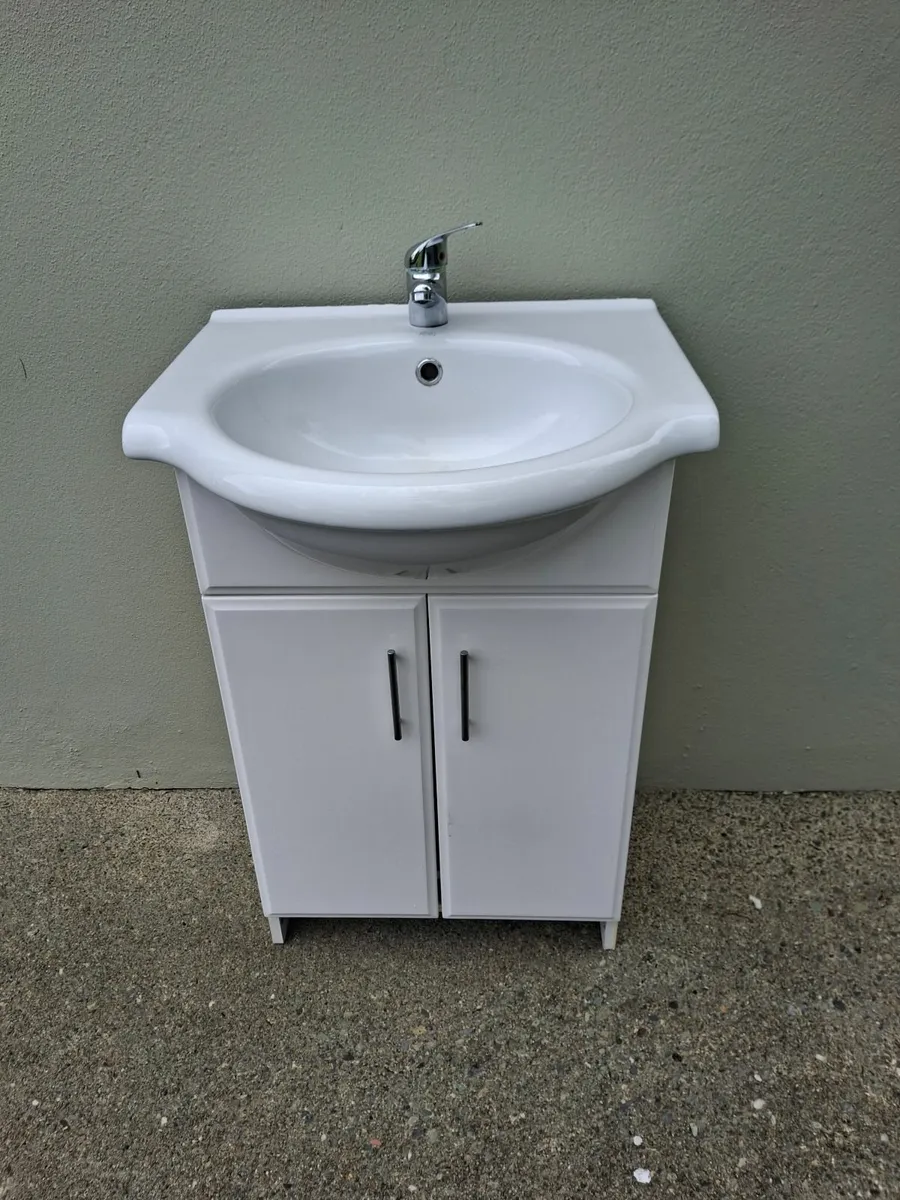 Vanity unit and sink - Image 1