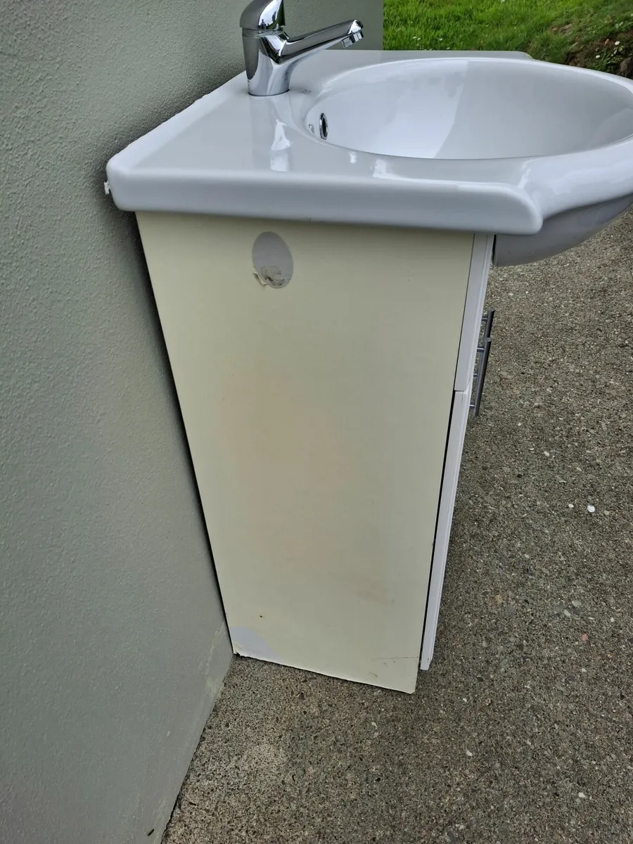 Vanity unit and sink - Image 2