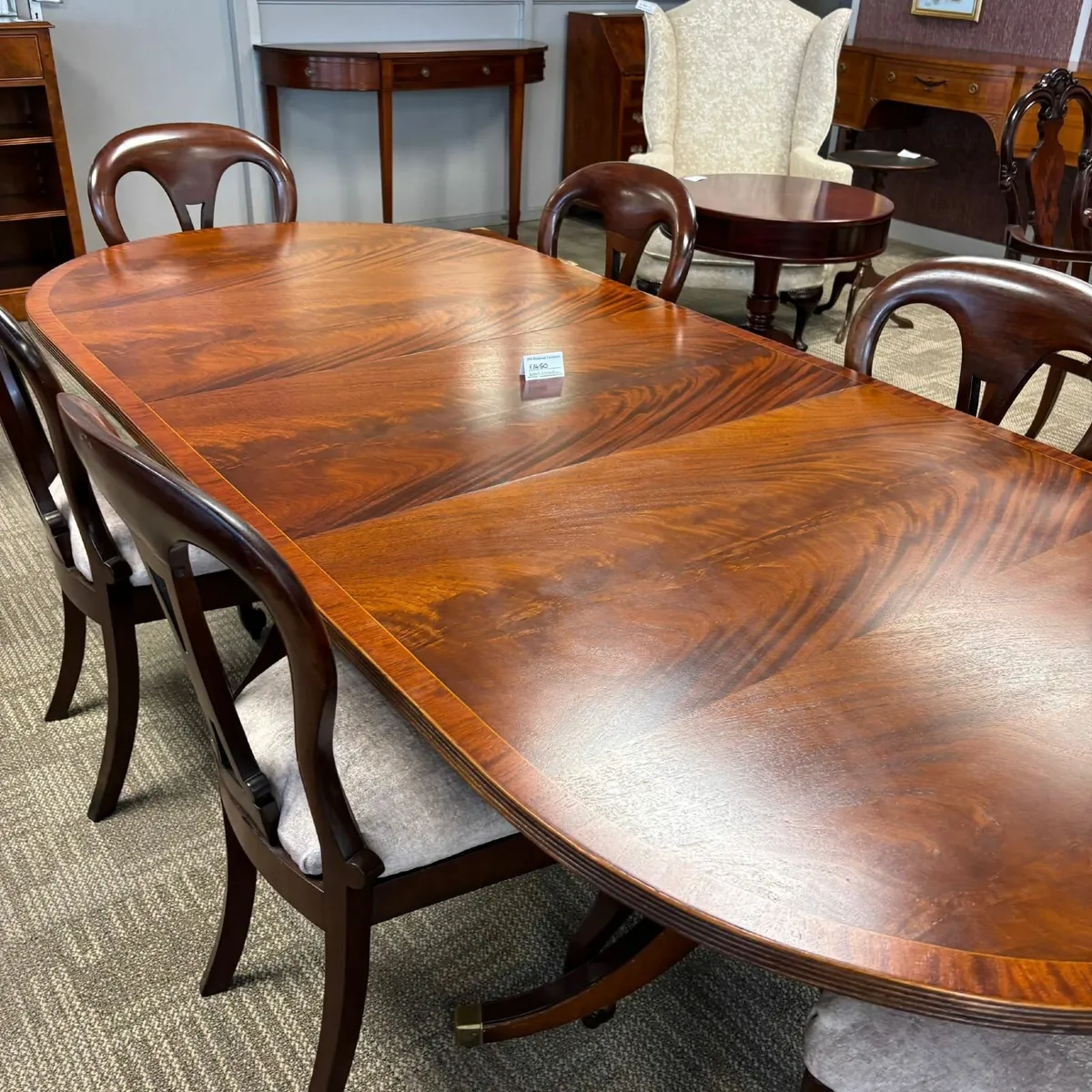 Fabulous mahogany flamed Regency dining with 6 cha - Image 4