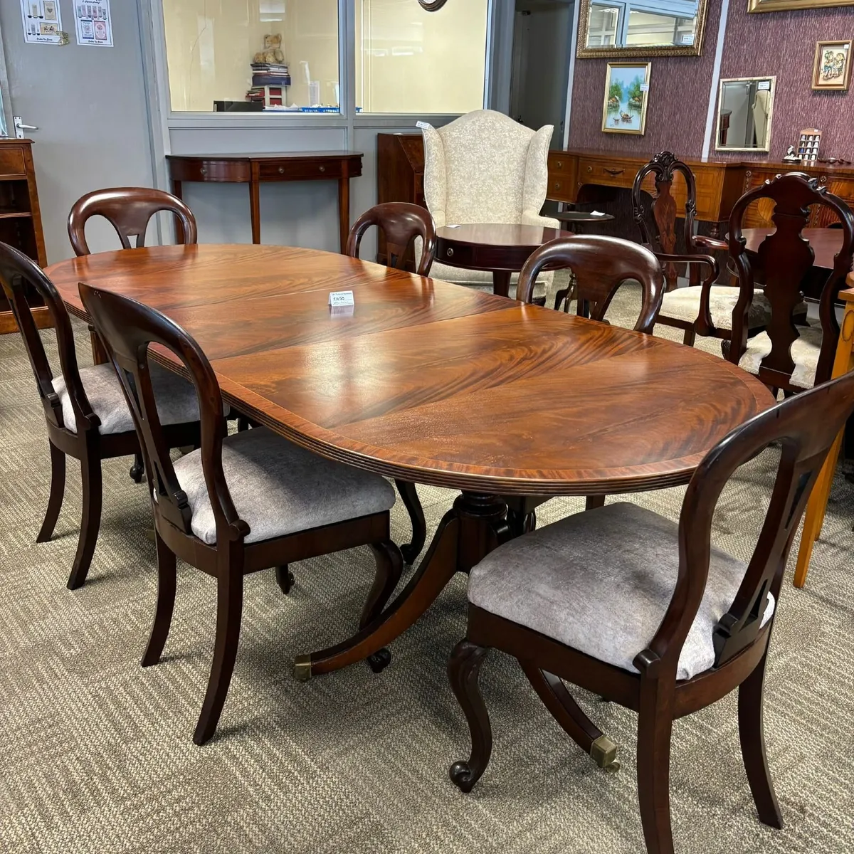 Fabulous mahogany flamed Regency dining with 6 cha - Image 1