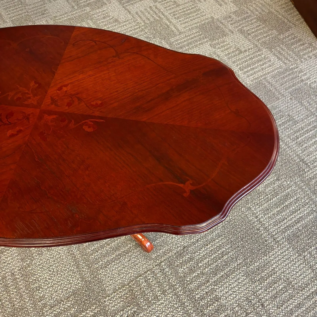 Beautiful Italian shaped coffee table with detaile - Image 1