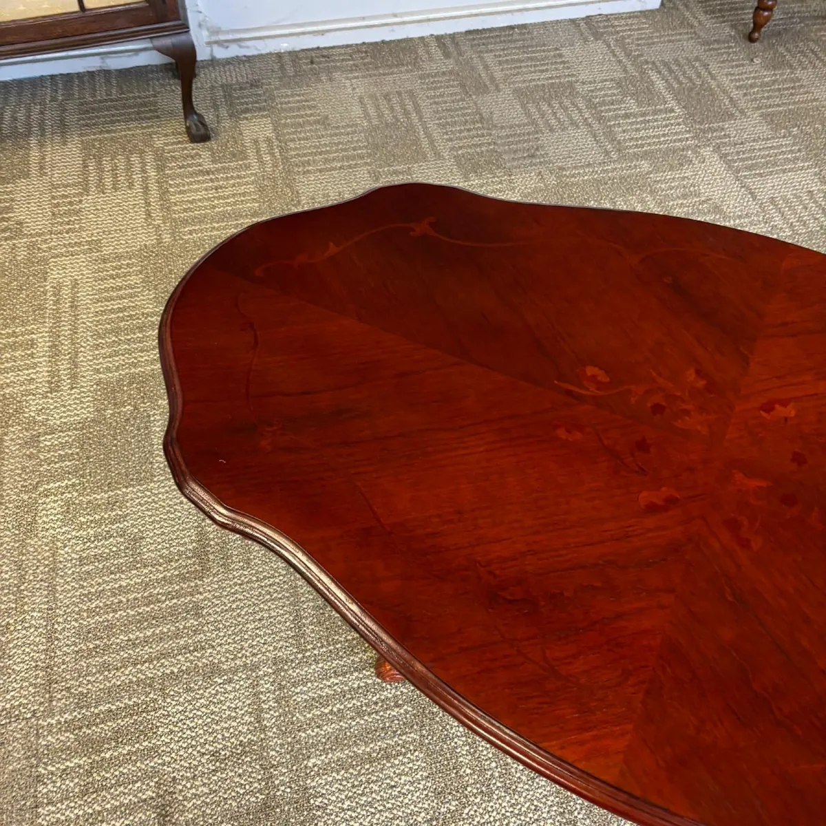 Beautiful Italian shaped coffee table with detaile - Image 2