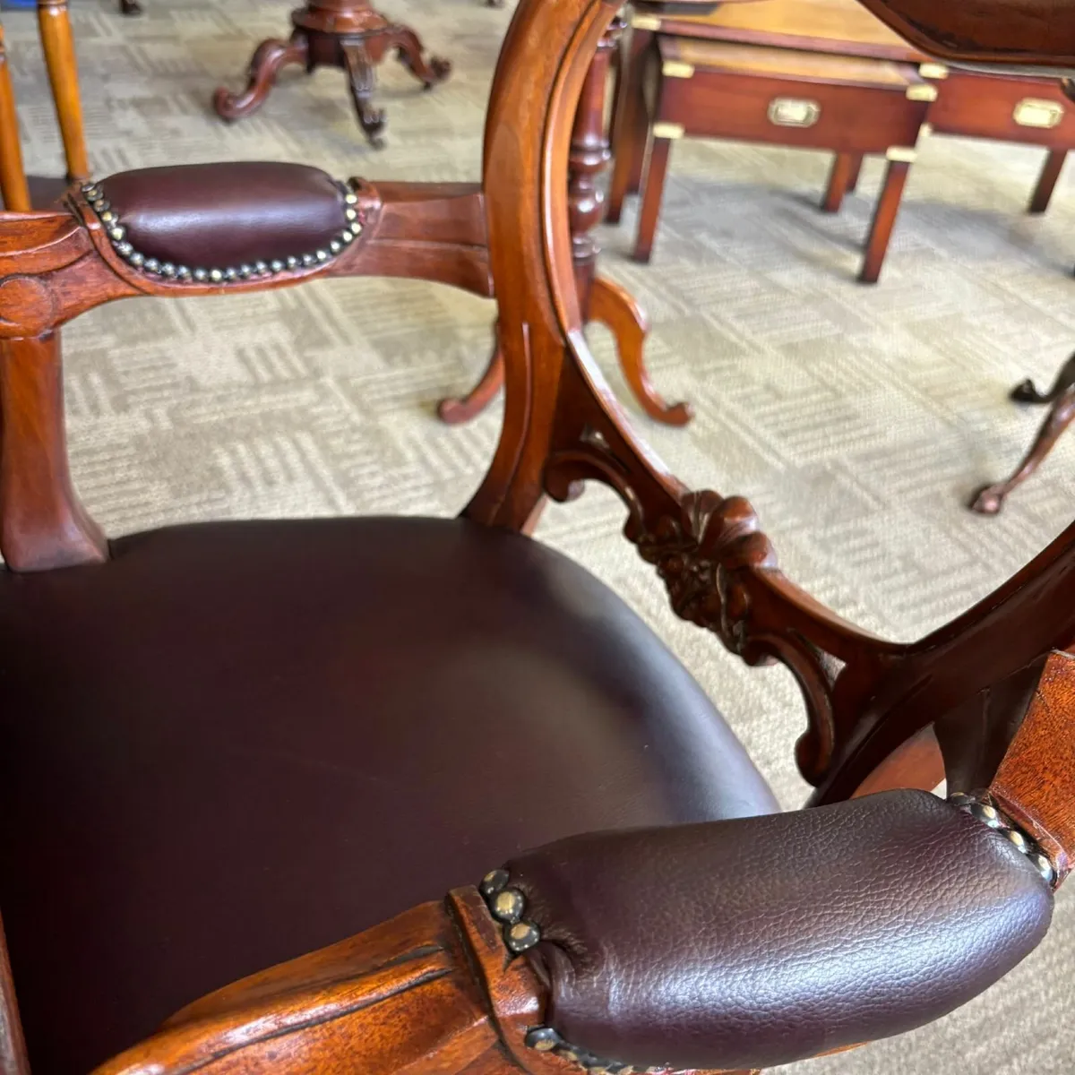 Fabulous mahogany extendable Victorian dining tabl - Image 2