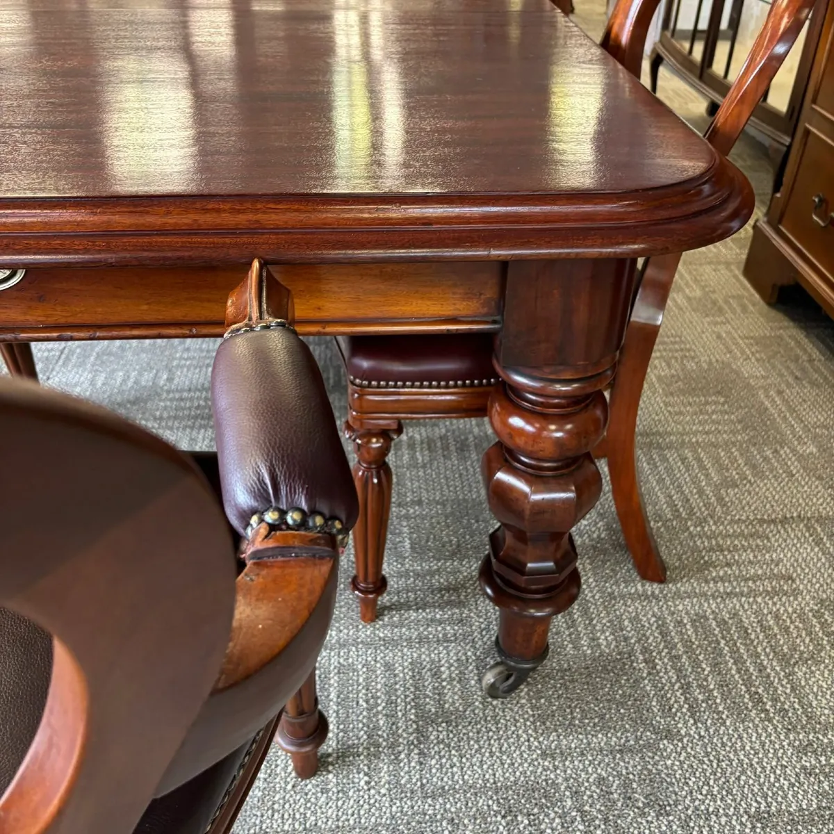 Fabulous mahogany extendable Victorian dining tabl - Image 3