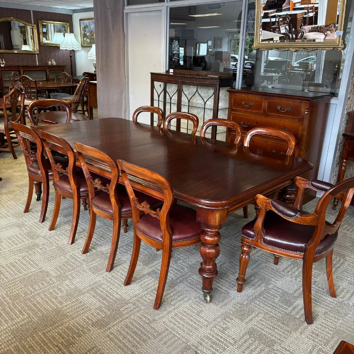 Fabulous mahogany extendable Victorian dining tabl - Image 1