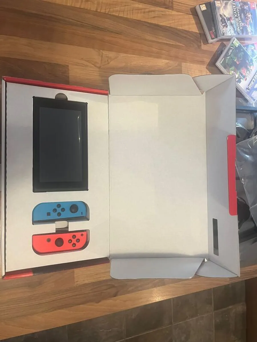 Nintendo Switch ( Like New Boxed) - Image 3