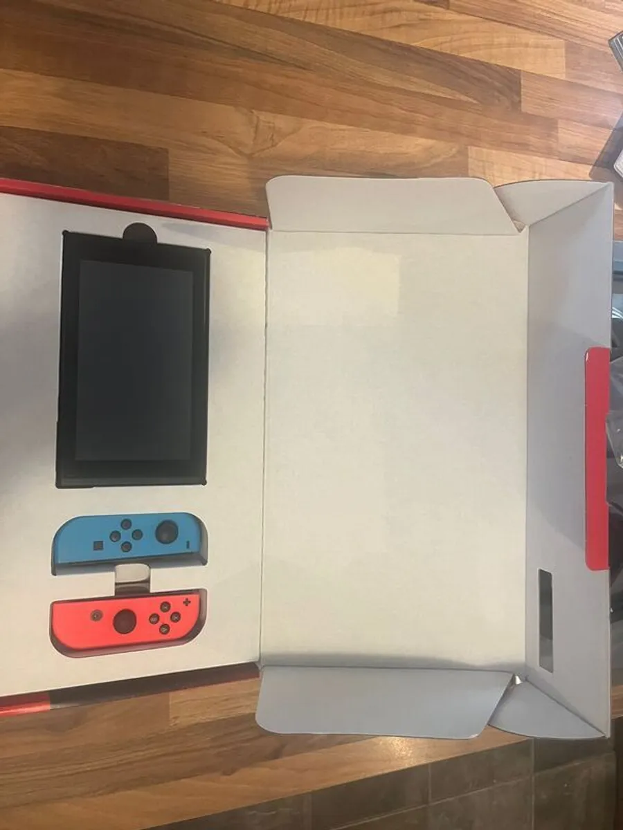 Nintendo Switch ( Like New Boxed) - Image 4