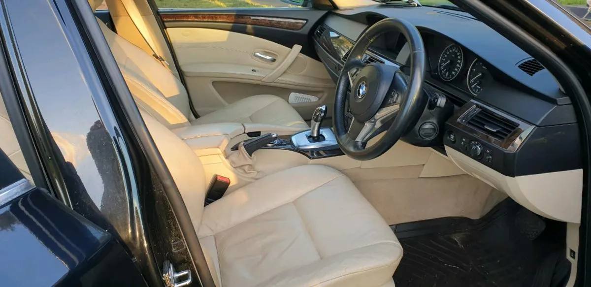BMW 09 executive model, 520D - Image 1