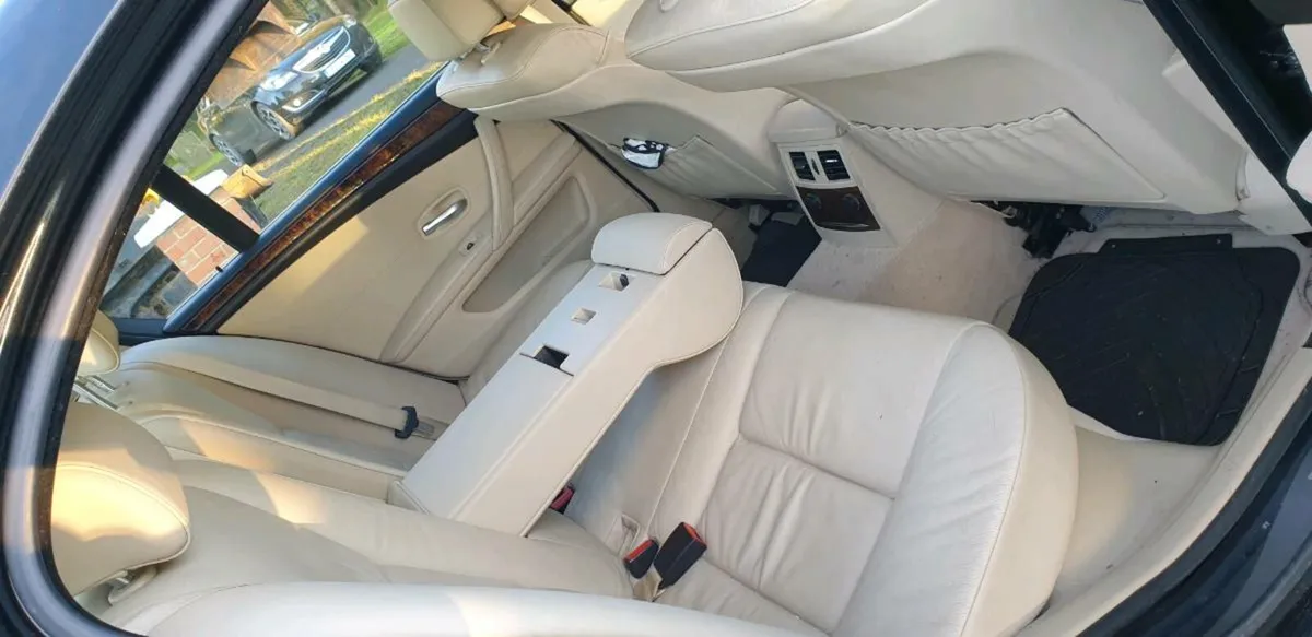 BMW 09 executive model, 520D - Image 3