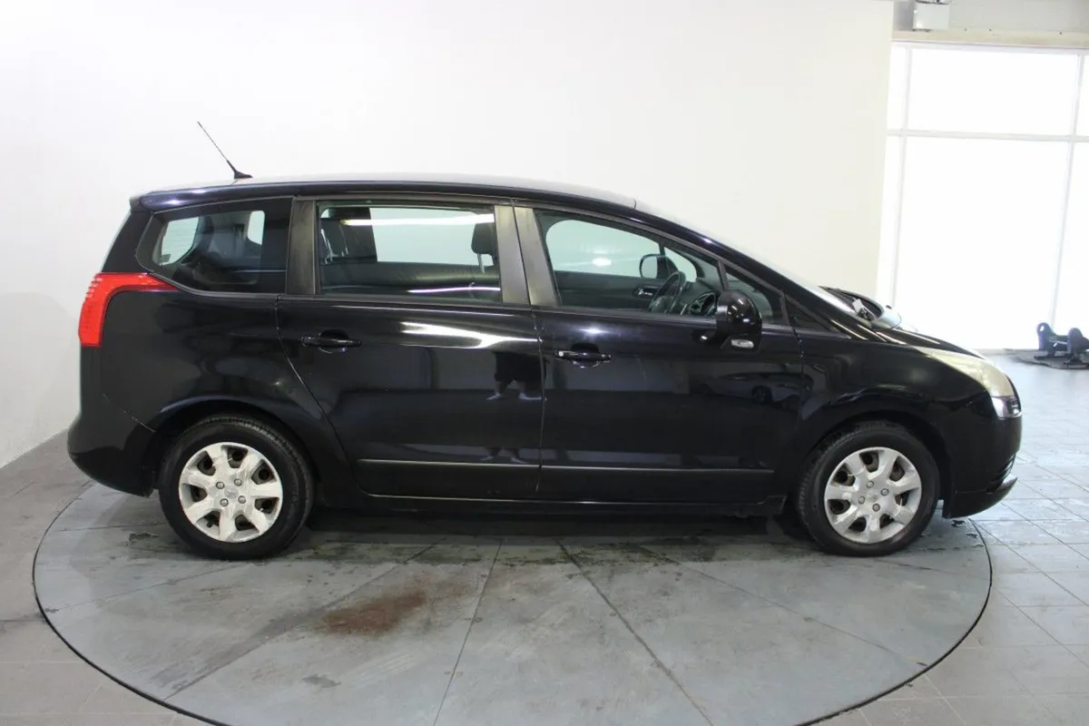 Peugeot 5008 SE ECO Auto 1.6hdi 7 Seats - Image 4