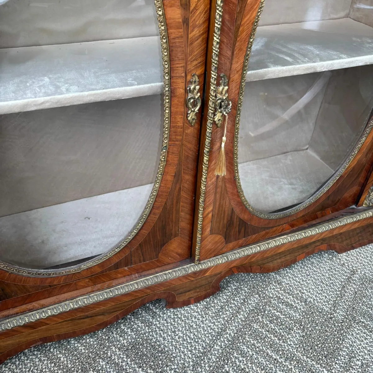 Beautiful Victorian credenza in walnut with brass - Image 3