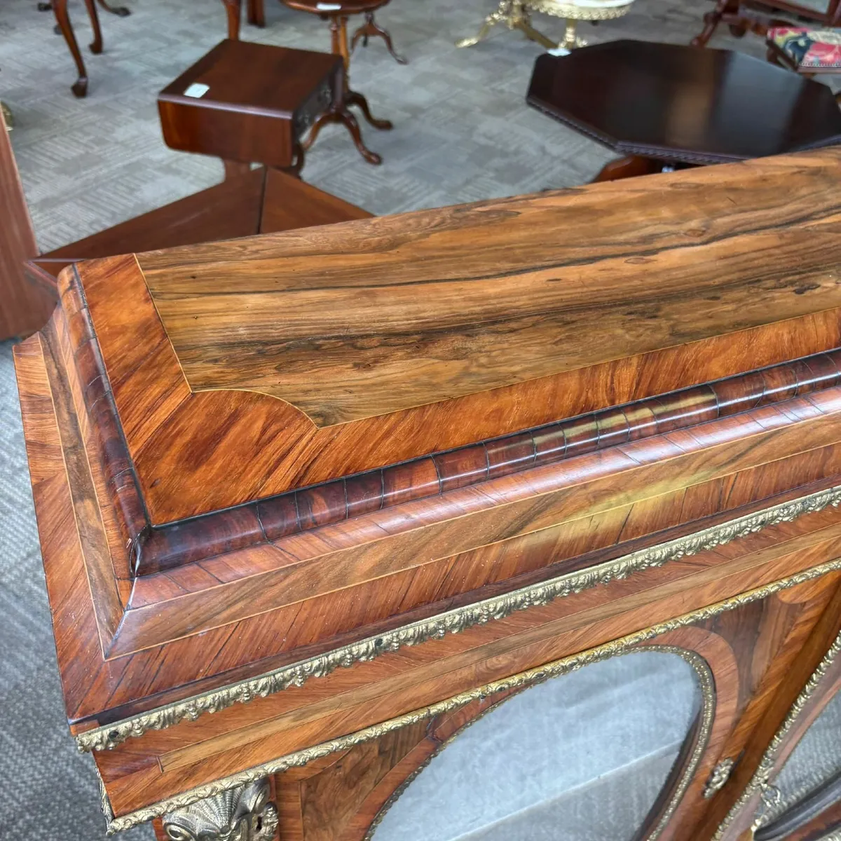 Beautiful Victorian credenza in walnut with brass - Image 4