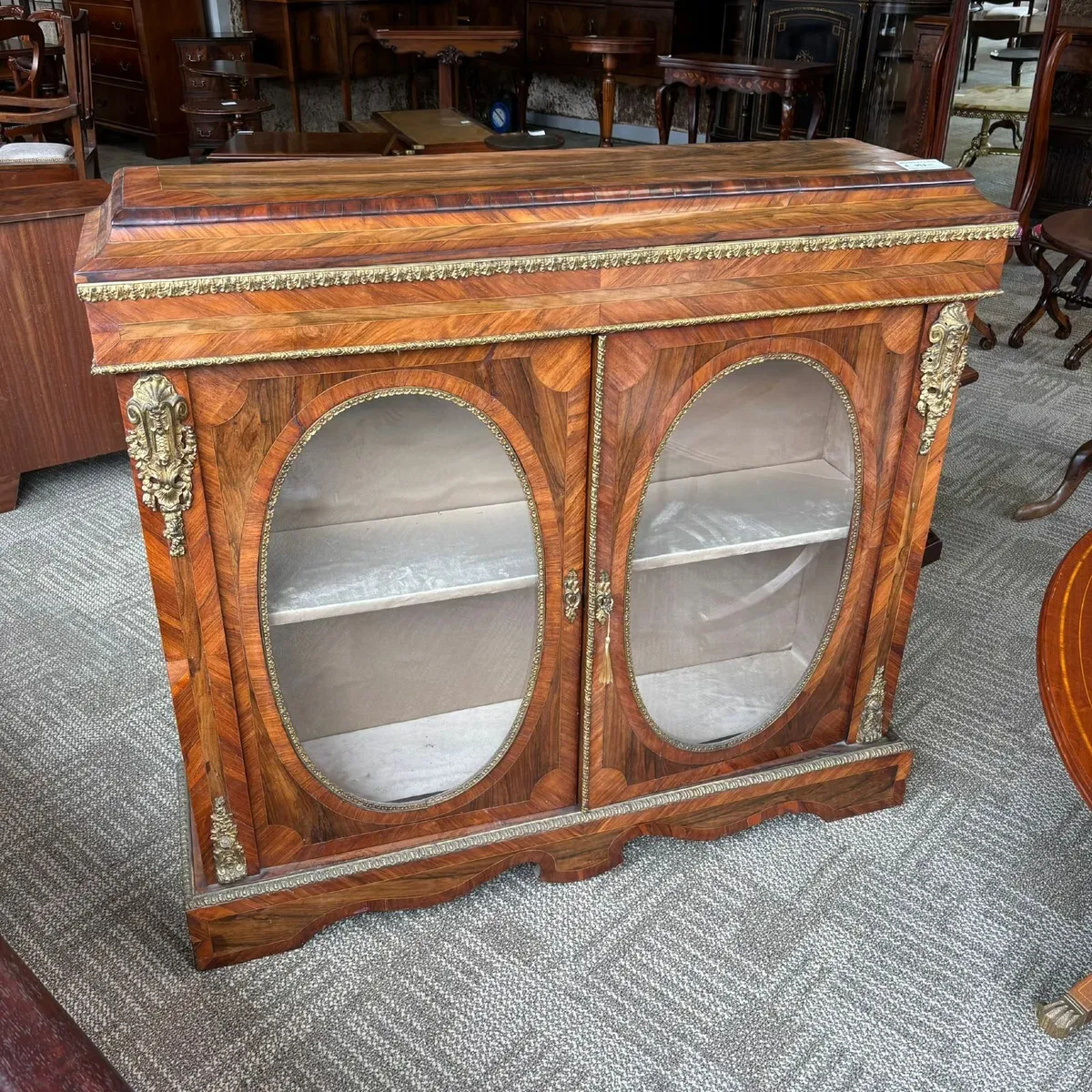 Beautiful Victorian credenza in walnut with brass - Image 1