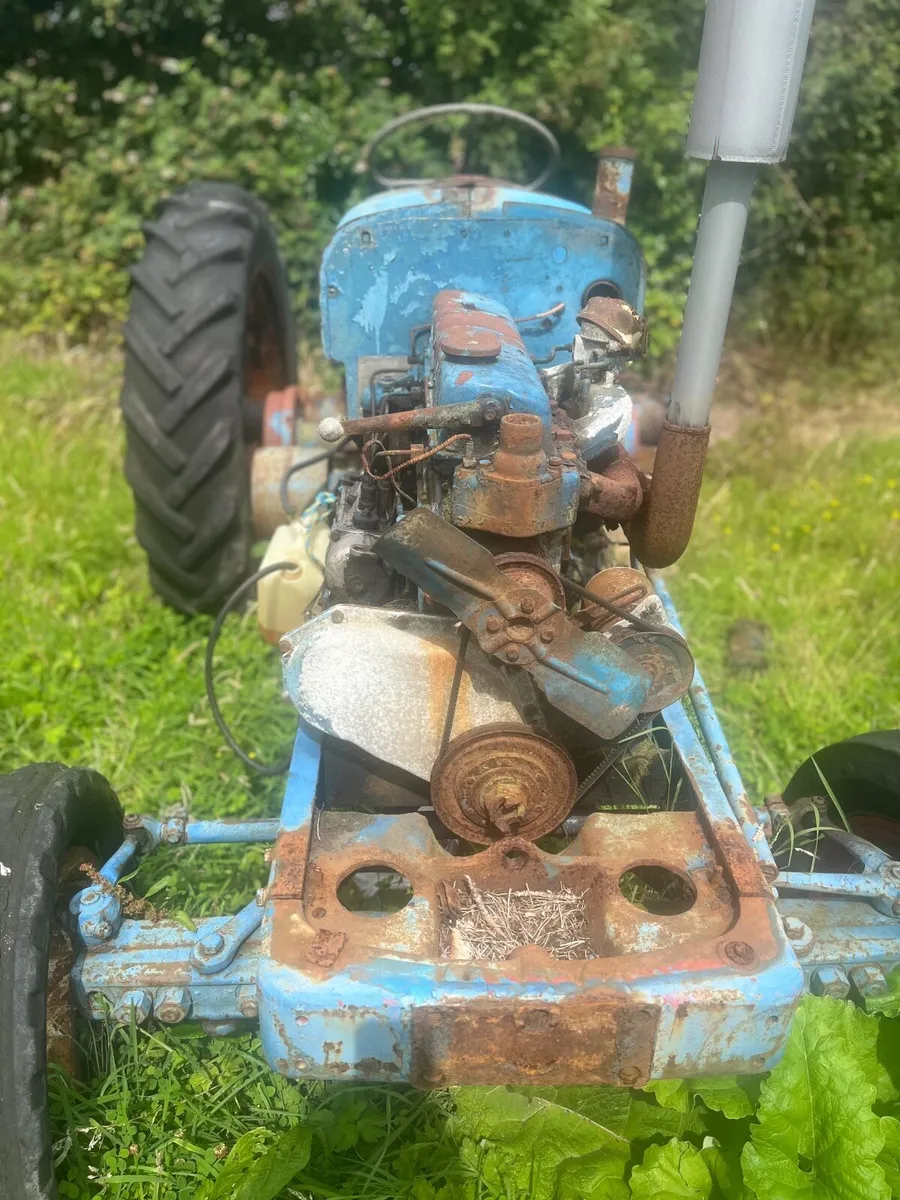 Major tractor parts - Image 1