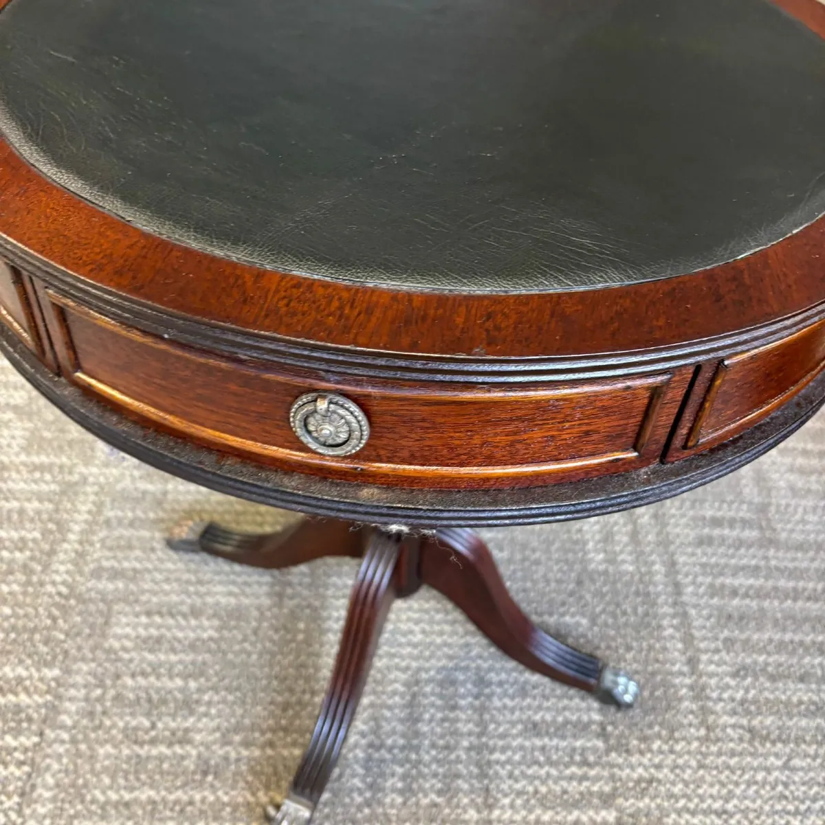Beautiful mahogany green leather top drum table. E - Image 3