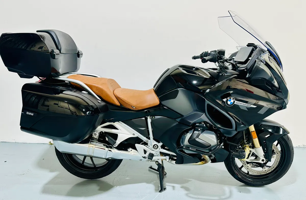 BMW R 1250 RT LE TRIPLE BLACK 2022 - Image 1