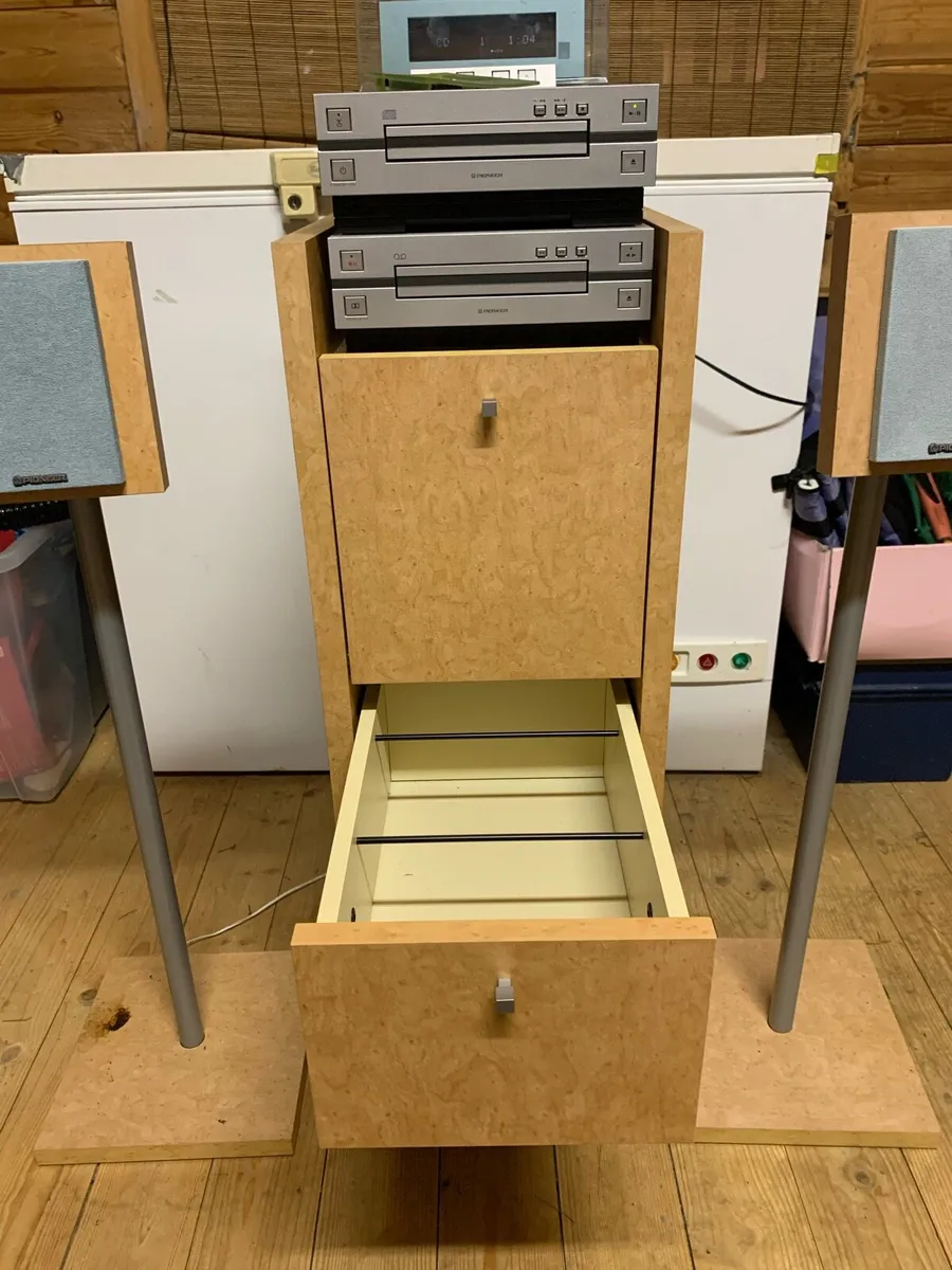 Pioneer stereo - Image 2