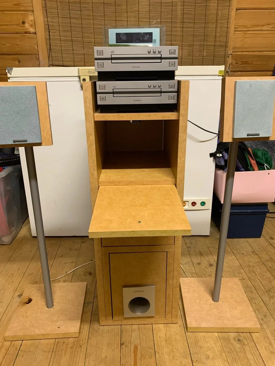 Pioneer stereo - Image 3