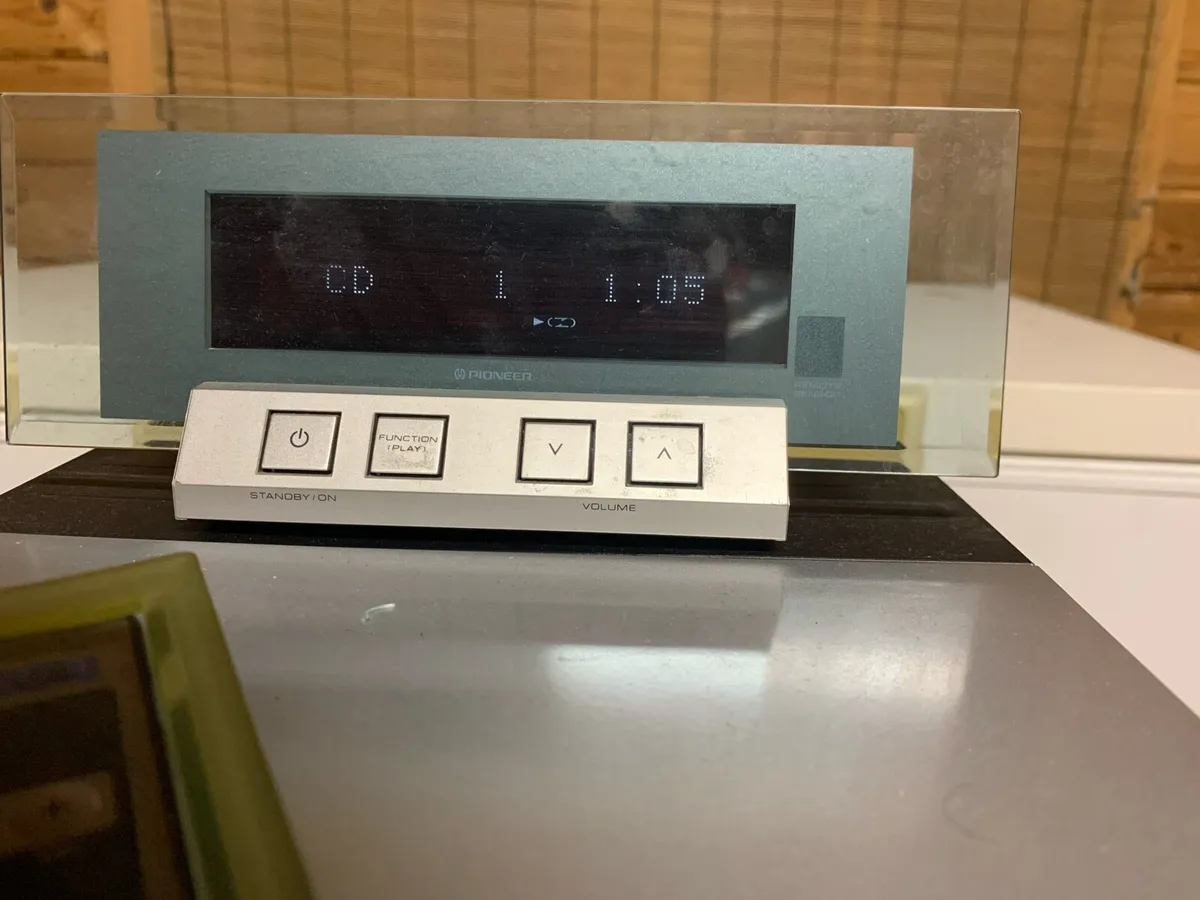 Pioneer stereo - Image 4