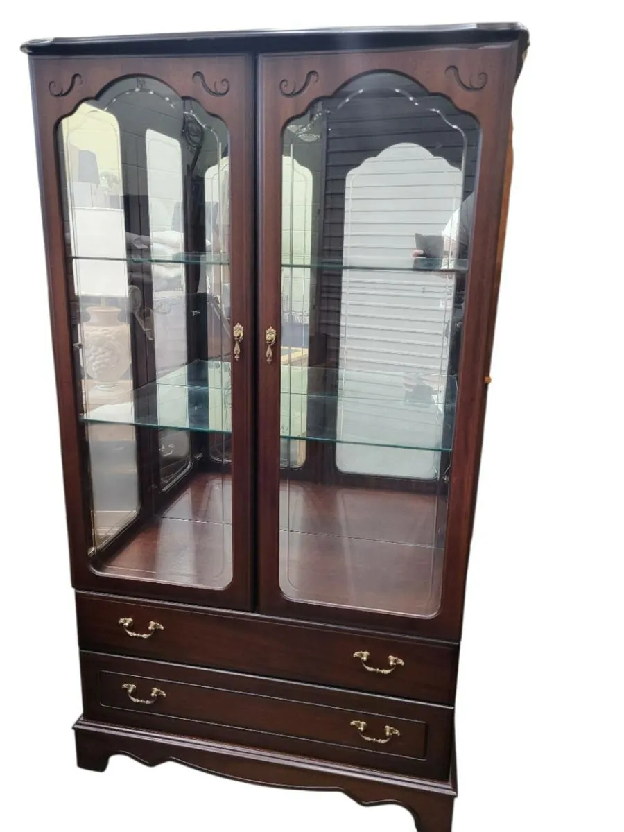 Beautiful Mahogany Display Cabinet - Image 1