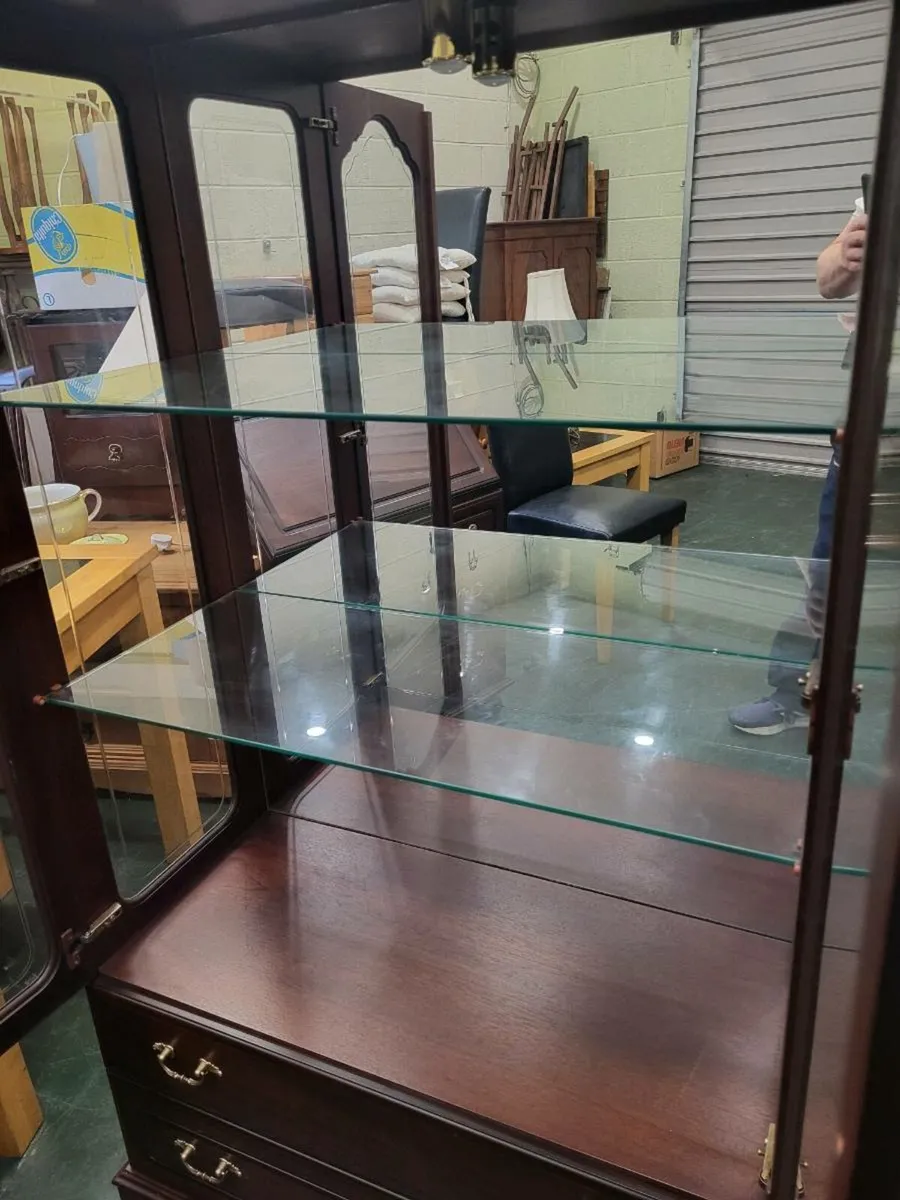 Beautiful Mahogany Display Cabinet - Image 3
