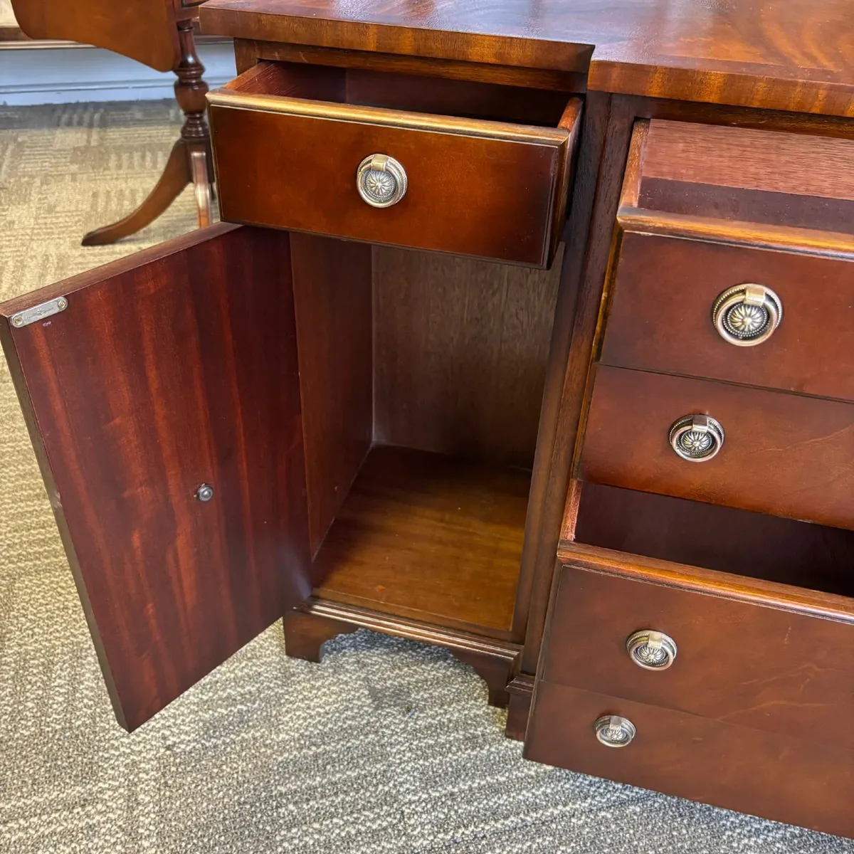 Beautiful mahogany flamed Bevan Funnell breakfront - Image 4