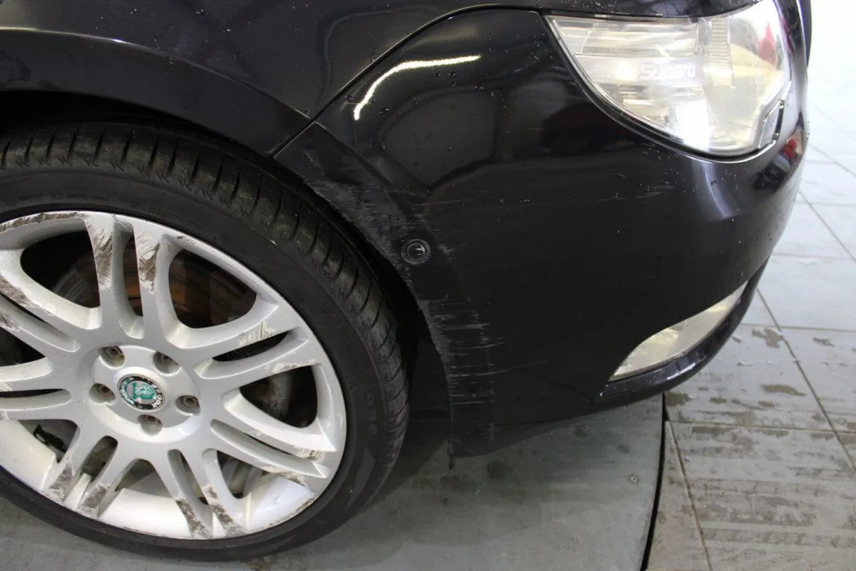 Skoda Superb 2.0 TDI 140hp DSG Elegance Auto - Image 3
