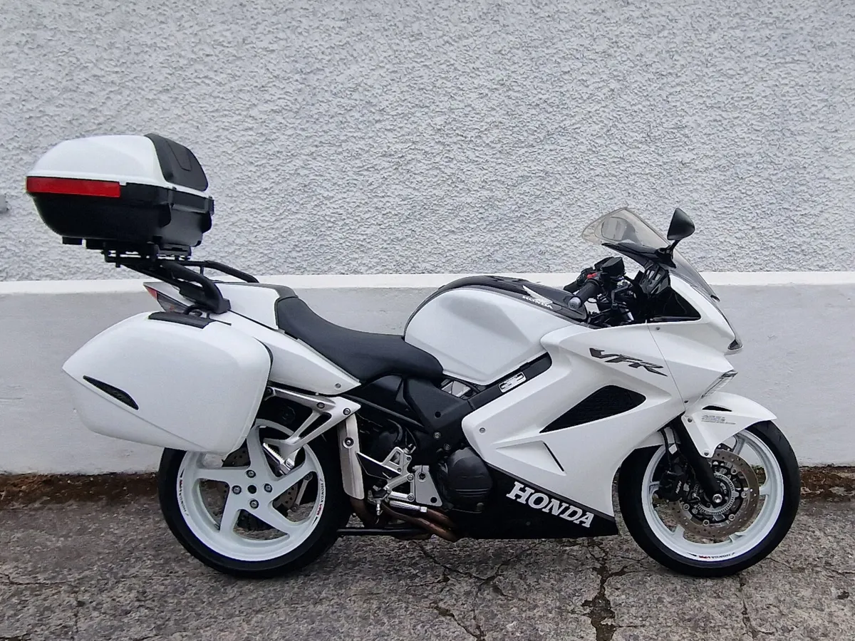 VFR800 x2 @ Doyles Athlone - Image 1
