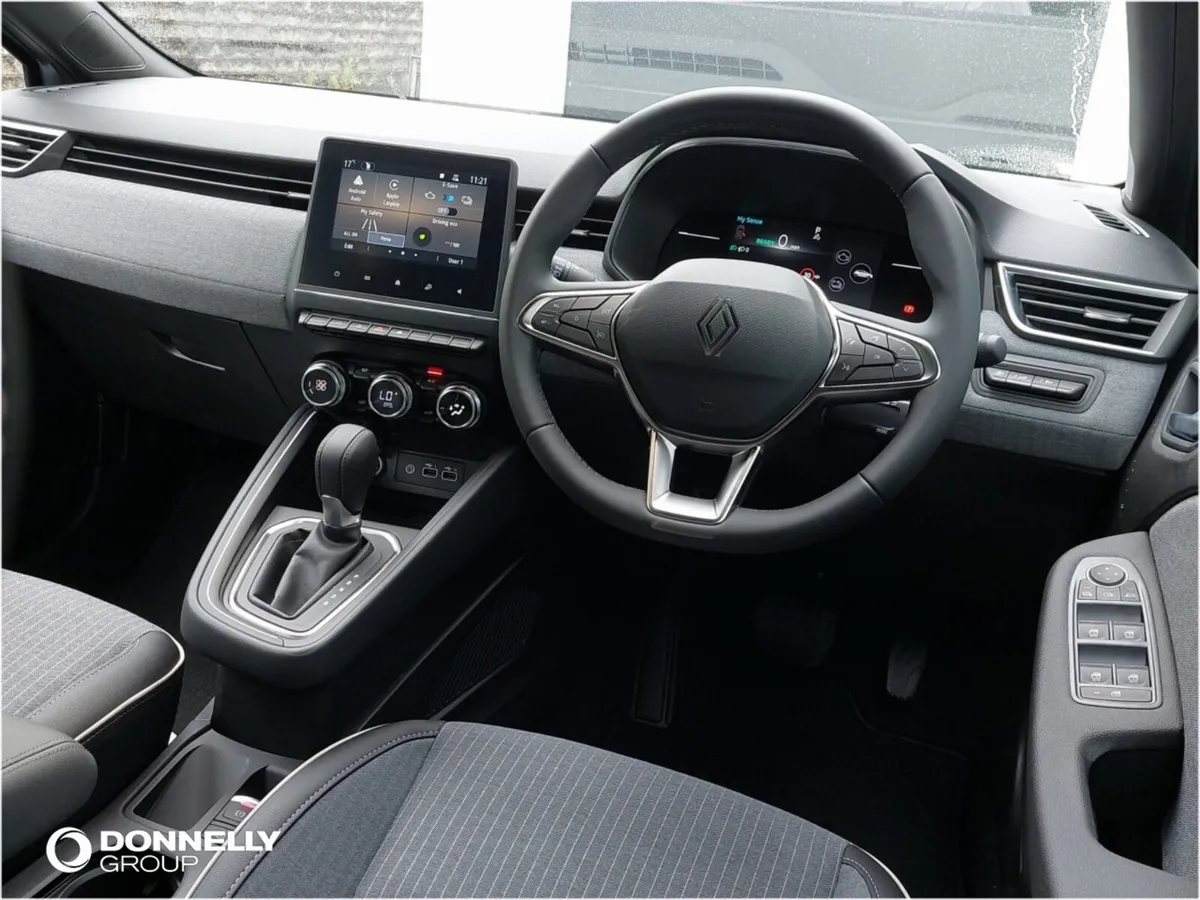 Renault Clio Hatchback Techno - Image 4