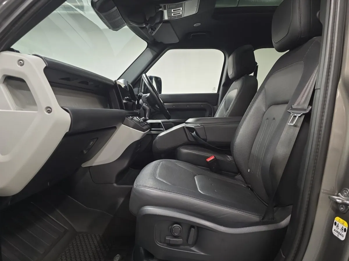 Land Rover Defender Diesel Estate X-Dynamic HSE - Image 3