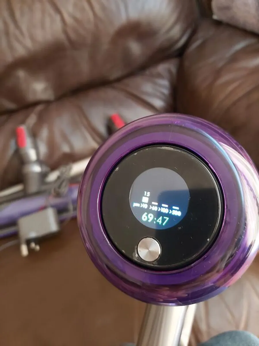 Dyson v15 - Image 2