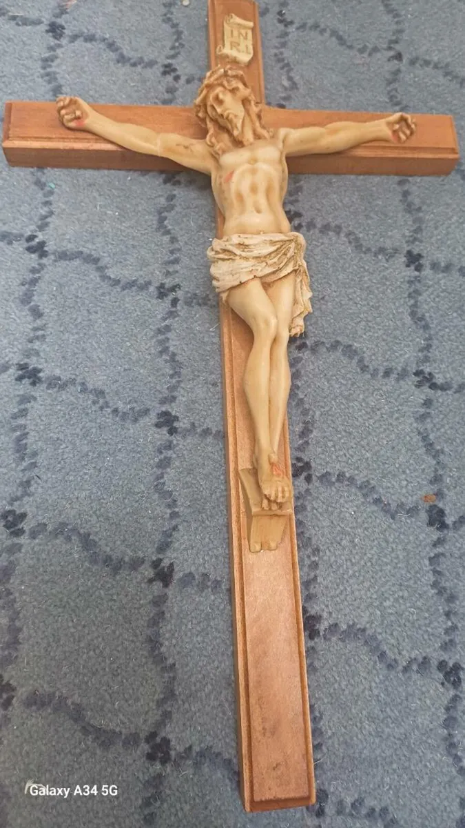 Large Crucifix 55cm. 27.5cmp