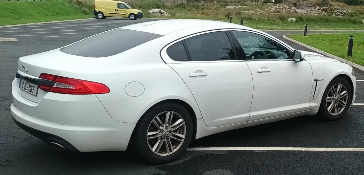 Jaguar XF 2012 - Image 2
