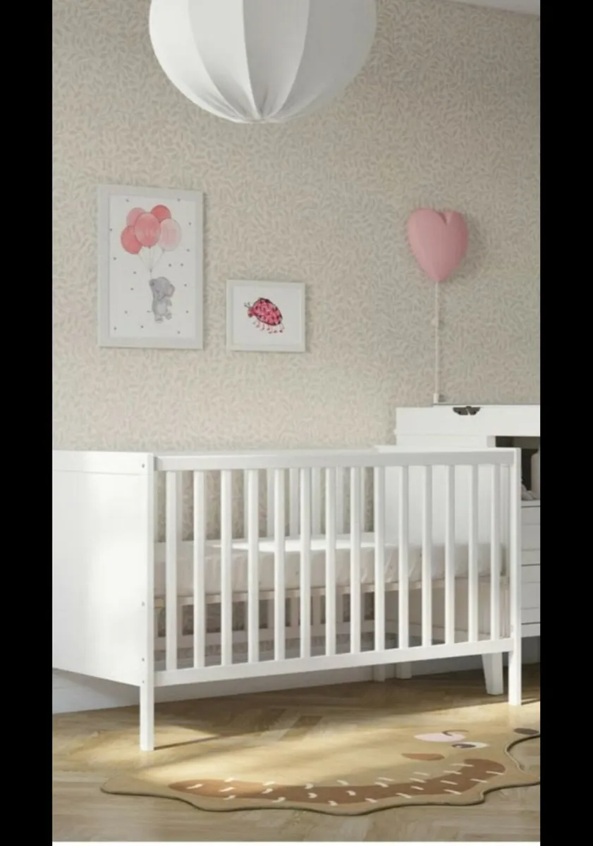 Baby cot bed - Image 2