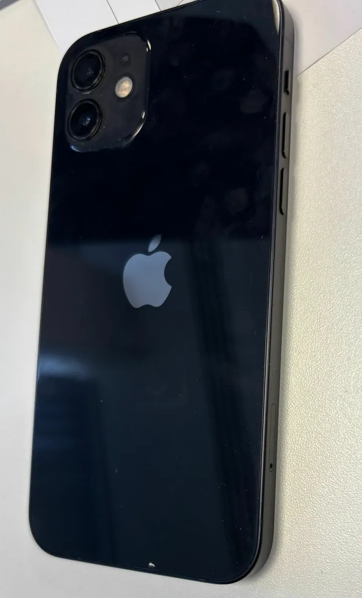 iPhone 12 - Image 3
